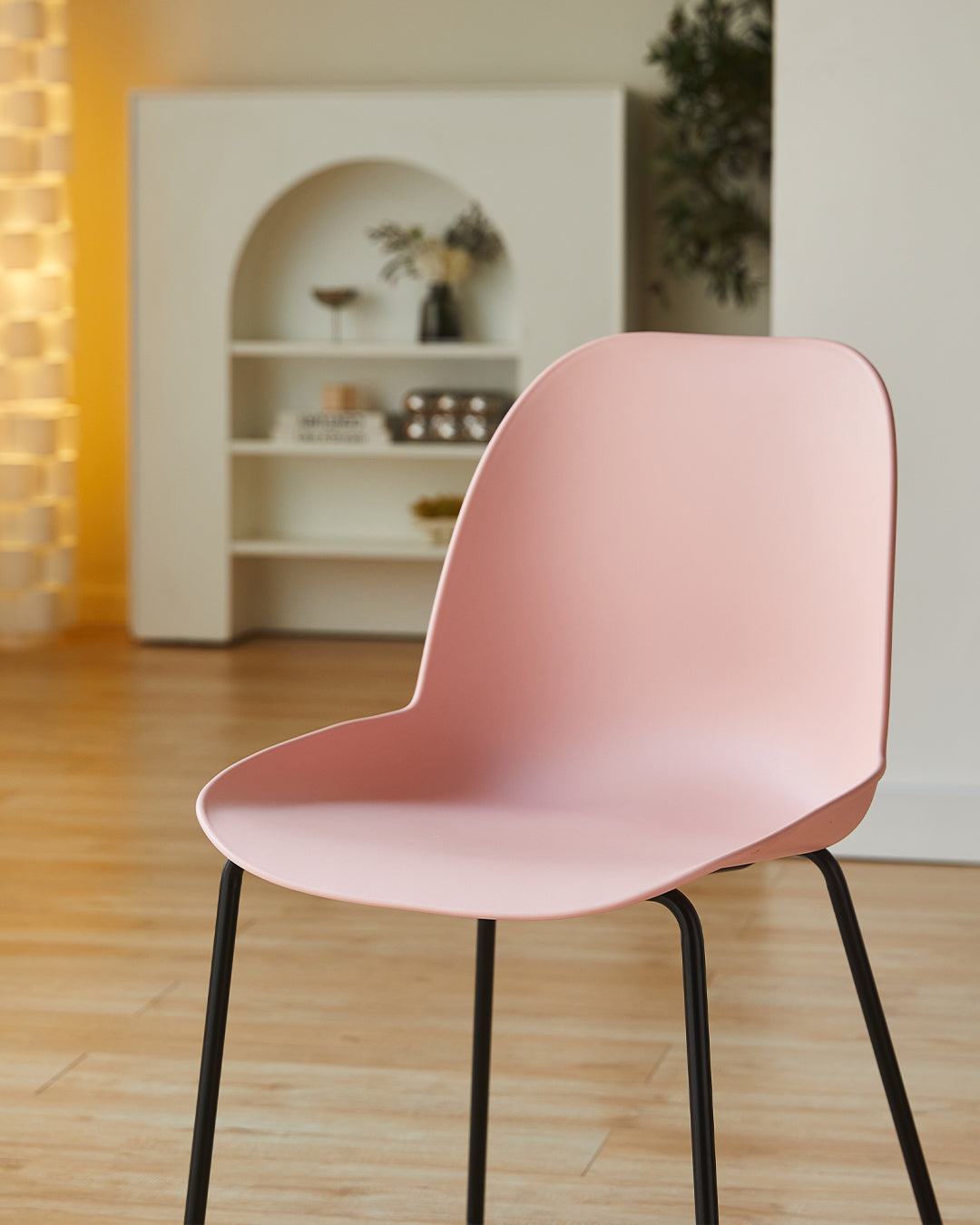 Chaise design Austria rose pâle